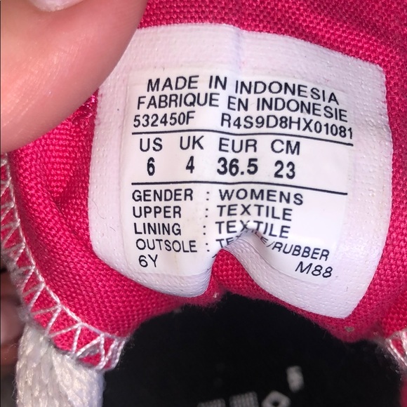 US 6 Converse Sneakers - Picture 4 of 5